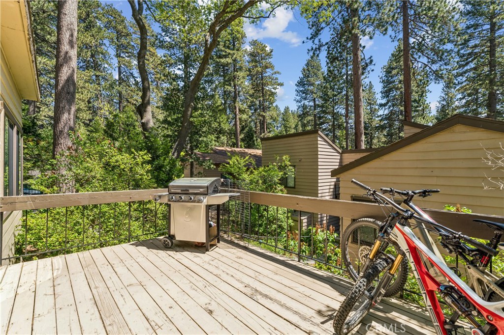 https://media.crmls.org/medias/d593fffc-ab22-4c23-81b0-b85538063811.jpg?preset=X-Large