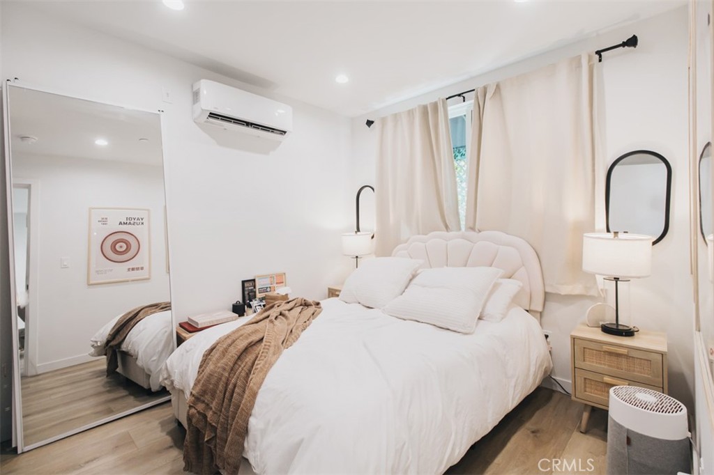 https://media.crmls.org/medias/d5940e1c-655f-4af0-aa50-d7bc3065835b.jpg?preset=X-Large