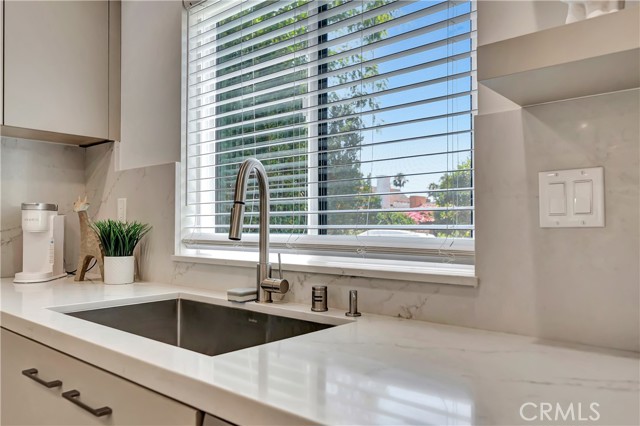 Detail Gallery Image 12 of 54 For 6743 Colgate Ave, Los Angeles,  CA 90048 - 4 Beds | 3/1 Baths