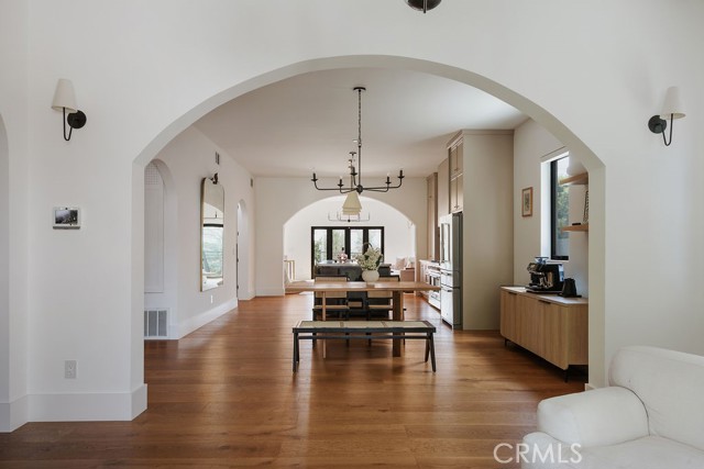 5142 Brynhurst Avenue, Los Angeles CA: https://media.crmls.org/medias/d596863c-3485-48d4-b464-6f09123cfb7b.jpg