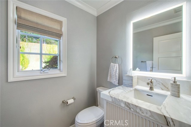 Detail Gallery Image 12 of 34 For 2706 Bungalow Pl, Corona Del Mar,  CA 92625 - 3 Beds | 2/1 Baths