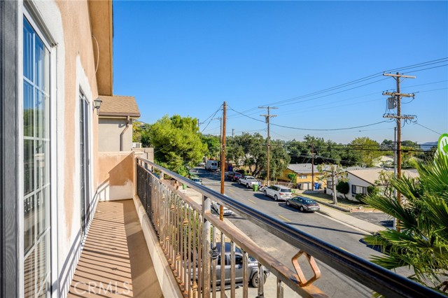 Detail Gallery Image 25 of 30 For 6831 Valmont St #1,  Tujunga,  CA 91042 - 3 Beds | 2/1 Baths