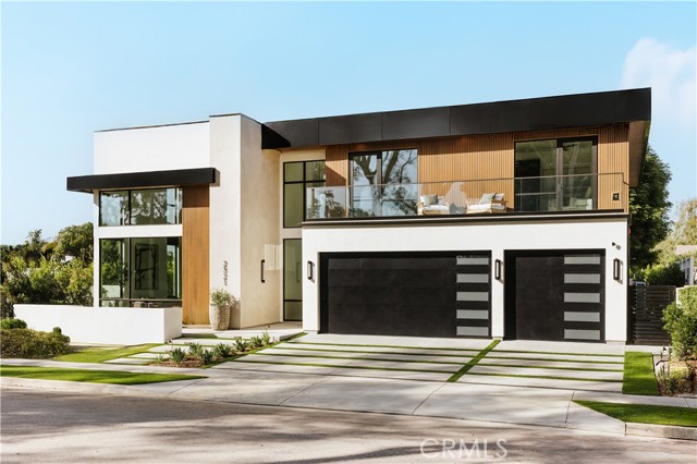 Detail Gallery Image 1 of 24 For 2321 Mesa Dr, Newport Beach,  CA 92660 - 5 Beds | 4/1 Baths