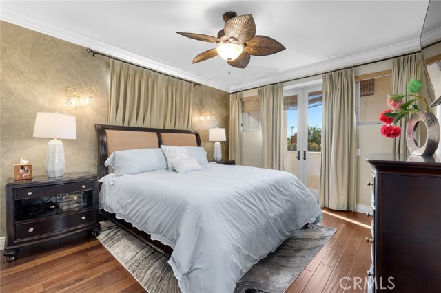 21131 Greenboro Lane, Huntington Beach CA: https://media.crmls.org/medias/d599a8c0-31bb-4861-b5e9-52753c212068.jpg