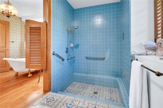 Separate claw foot tub and shower, plus walk-in closet.