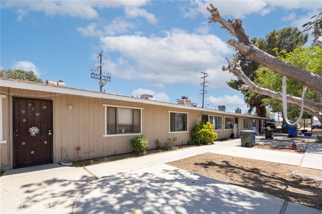 19287 US Highway 18, Apple Valley CA: https://media.crmls.org/medias/d59b30a0-e42c-4269-bdd3-8d4fd0253ce6.jpg