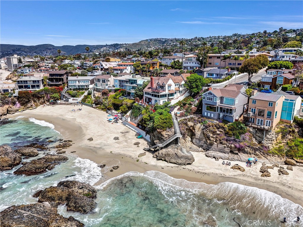 https://media.crmls.org/medias/d59b3f3d-cad5-4e2d-9d1c-498a481f01a6.jpg?preset=X-Large
