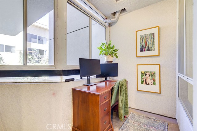 Detail Gallery Image 15 of 28 For 525 S Berendo St #212,  Los Angeles,  CA 90020 - 2 Beds | 2 Baths