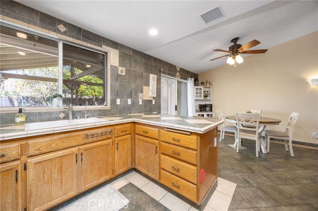 Detail Gallery Image 8 of 28 For 653 E 1st, San Jacinto,  CA 92583 - 4 Beds | 2 Baths