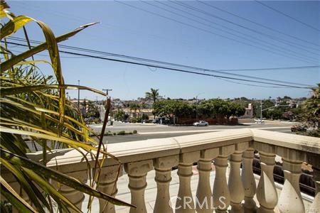 Detail Gallery Image 19 of 21 For 1521 Artesia Bld a,  Manhattan Beach,  CA 90266 - 2 Beds | 2/1 Baths