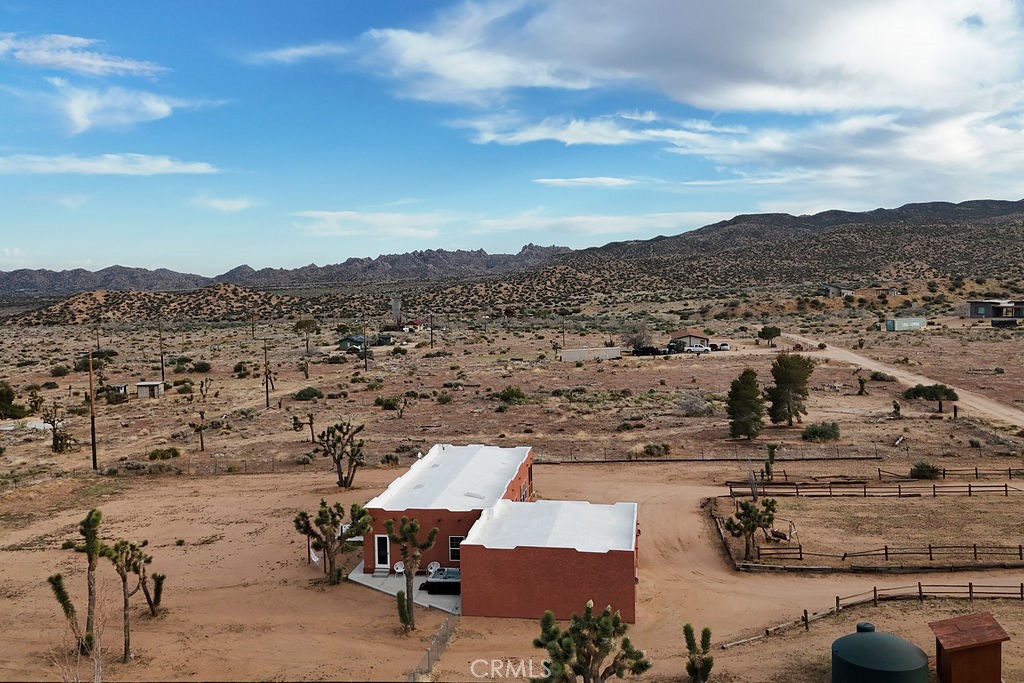 https://media.crmls.org/medias/d59d43f5-03ff-43c8-9a4e-9ceb9fdd7f30.jpg?preset=X-Large