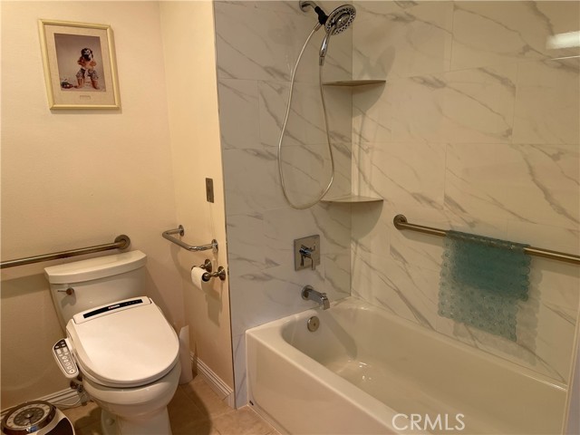 Detail Gallery Image 4 of 10 For 121 N Mcpherrin Ave #103,  Monterey Park,  CA 91754 - 2 Beds | 2 Baths