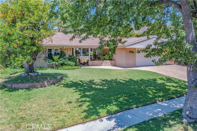 Detail Gallery Image 3 of 32 For 13011 Barto Dr, Granada Hills,  CA 91344 - 5 Beds | 3 Baths