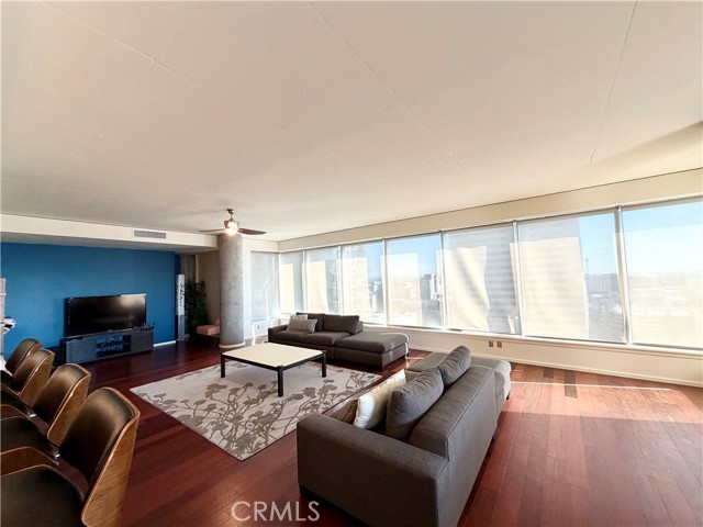 Detail Gallery Image 2 of 5 For 1155 South Grand Ave #1701,  Los Angeles,  CA 90015 - 2 Beds | 2/1 Baths