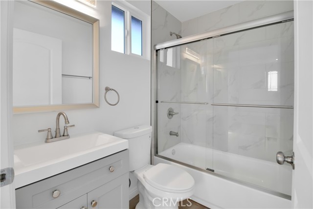 Detail Gallery Image 13 of 16 For 817 W G St, Wilmington,  CA 90744 - 4 Beds | 4 Baths