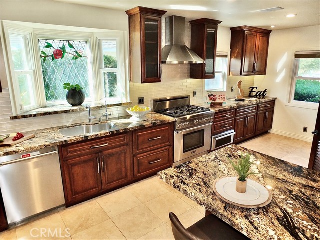 Detail Gallery Image 16 of 59 For 4430 Olive Ave, Long Beach,  CA 90807 - 4 Beds | 4 Baths