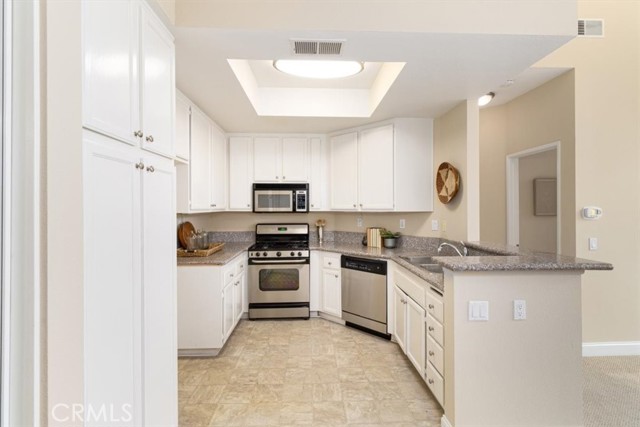 19431 Rue De Valore, Lake Forest CA: https://media.crmls.org/medias/d59f7fc3-8dd6-4e0d-96e8-eb40acf90862.jpg