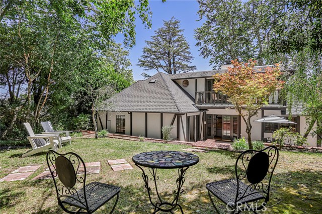 3975 Van Noord Avenue, Studio City CA: https://media.crmls.org/medias/d59fd2f5-1198-4857-a1a9-082e598b35f6.jpg