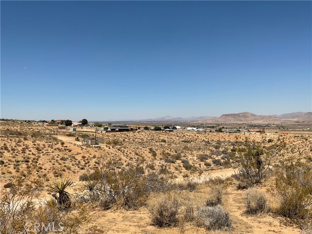 Detail Gallery Image 6 of 10 For 1 Luna Mountain Rd, Apple Valley,  CA 92308 - – Beds | – Baths
