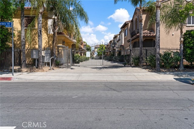 Detail Gallery Image 3 of 35 For 16741 Tim Ln, Van Nuys,  CA 91406 - 4 Beds | 3 Baths