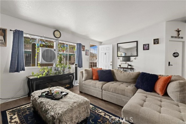 1721 E Colton Avenue, Redlands CA: https://media.crmls.org/medias/d5a28e21-f72b-4928-a7d8-63e33158ca5d.jpg