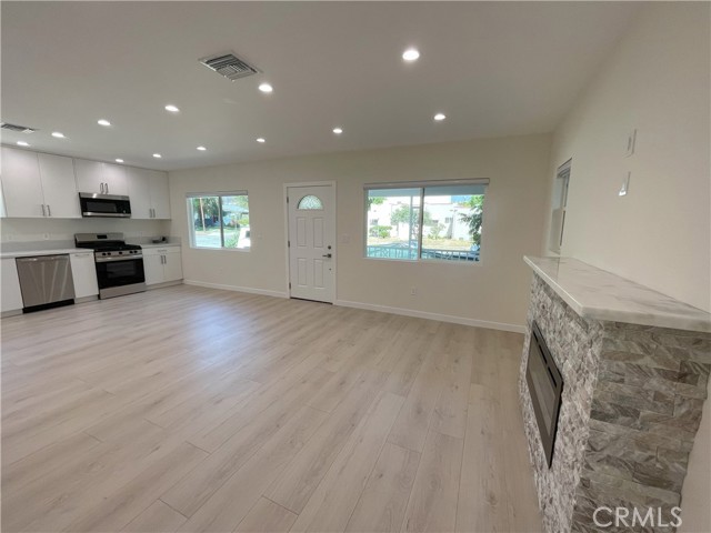 627 Fischer Street, Glendale CA: https://media.crmls.org/medias/d5a29b89-2e33-4d0a-a113-c97177c79e72.jpg