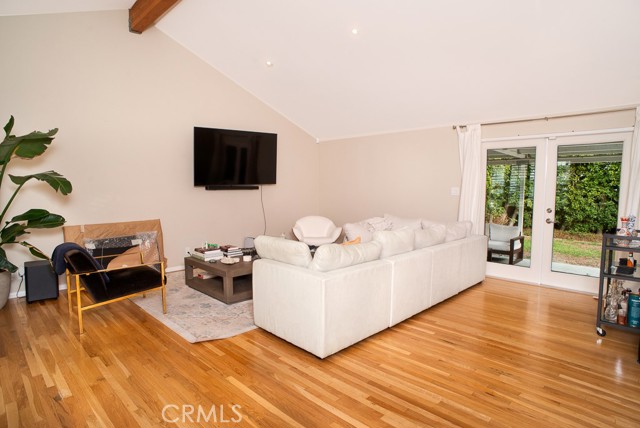 Detail Gallery Image 3 of 16 For 6458 Hanna Ave, Woodland Hills,  CA 91303 - 3 Beds | 3 Baths