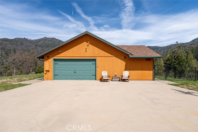 Detail Gallery Image 3 of 46 For 6132 Chowchilla Mountain Rd, Mariposa,  CA 95338 - 4 Beds | 2 Baths
