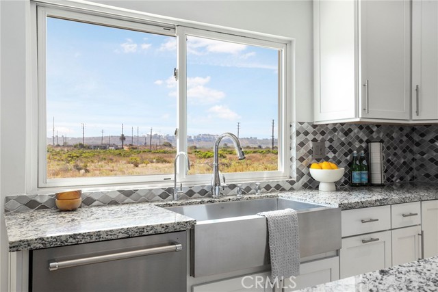 Detail Gallery Image 9 of 32 For 13236 Fiji Way #B,  Marina Del Rey,  CA 90292 - 2 Beds | 2/1 Baths