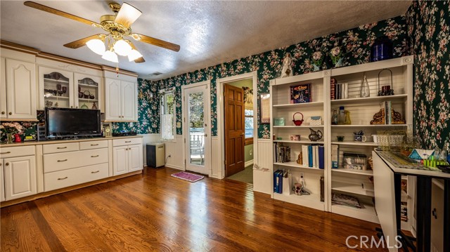 Detail Gallery Image 27 of 50 For 24083 Cresta Dr, Crestline,  CA 92325 - 4 Beds | 2/1 Baths