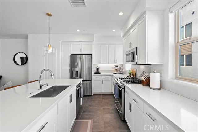 Detail Gallery Image 10 of 67 For 162 Placemark, Irvine,  CA 92614 - 3 Beds | 3/1 Baths