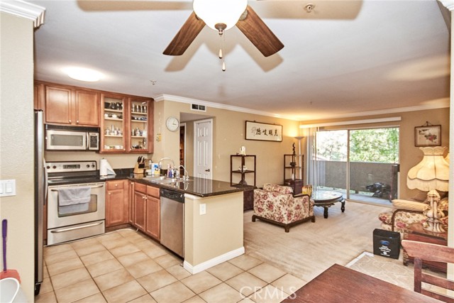 Detail Gallery Image 16 of 36 For 1035 La Terraza Cir #101,  Corona,  CA 92879 - 2 Beds | 2 Baths