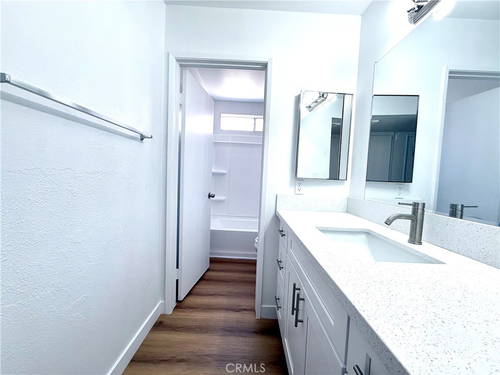 https://media.crmls.org/medias/d5a5cc7e-a99e-4fd4-812b-e8ec402aa1de.jpg?preset=X-Large