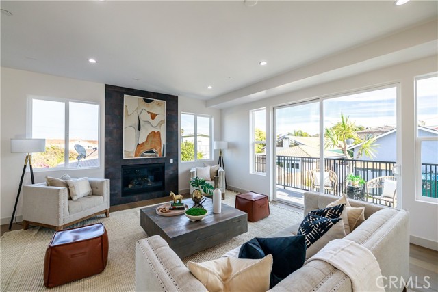 2010 Plant, Redondo Beach, California 90278, 4 Bedrooms Bedrooms, ,4 BathroomsBathrooms,Residential,Sold,Plant,SB23064489