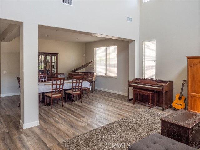 7351 Citrus Valley Avenue, Eastvale CA: https://media.crmls.org/medias/d5a69d7a-7e4e-4223-aa0e-f6c0a945706e.jpg