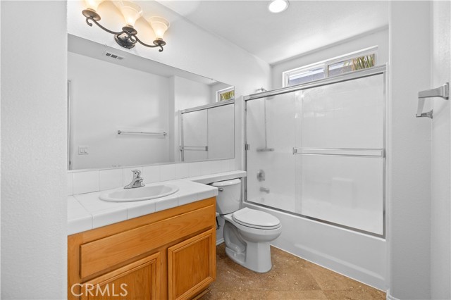 Detail Gallery Image 13 of 29 For 39221 Chantilly Ln, Palmdale,  CA 93551 - 5 Beds | 4 Baths