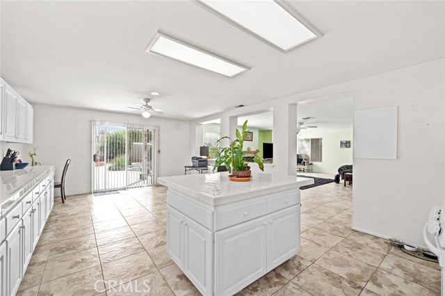 Detail Gallery Image 15 of 53 For 508 Nashville Ct, Hemet,  CA 92545 - 4 Beds | 2/1 Baths