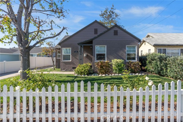 Detail Gallery Image 2 of 52 For 528 Cambridge, Orange,  CA 92867 - 3 Beds | 2 Baths
