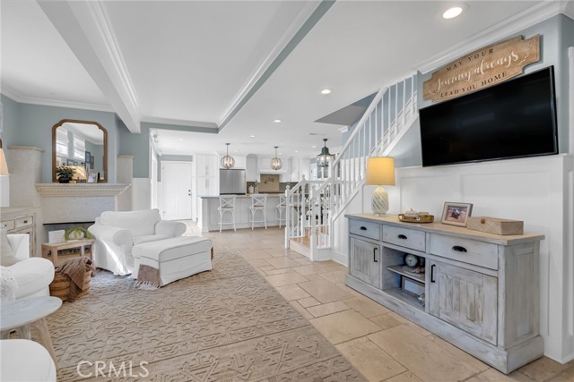 Detail Gallery Image 14 of 54 For 331 Walnut St, Newport Beach,  CA 92663 - 5 Beds | 5/1 Baths