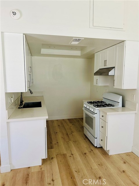 Detail Gallery Image 2 of 22 For 2380 Benidorm Cir, Corona,  CA 92879 - 2 Beds | 2 Baths