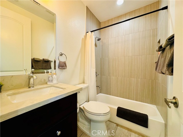 Detail Gallery Image 24 of 35 For 118 N Allen Ave #5,  Pasadena,  CA 91106 - 3 Beds | 3 Baths