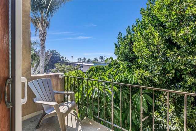 Detail Gallery Image 2 of 38 For 1730 Camden Ave #208,  Los Angeles,  CA 90025 - 2 Beds | 2 Baths