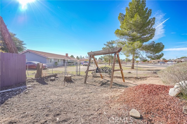 14415 Erie, Apple Valley CA: https://media.crmls.org/medias/d5ac81b7-b82f-4248-80f8-08210e5f54ee.jpg