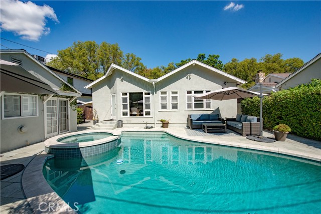 13964 Peach Grove Street, Sherman Oaks CA: https://media.crmls.org/medias/d5ad08d8-4caa-4a1e-8663-67c9a0b11d0e.jpg
