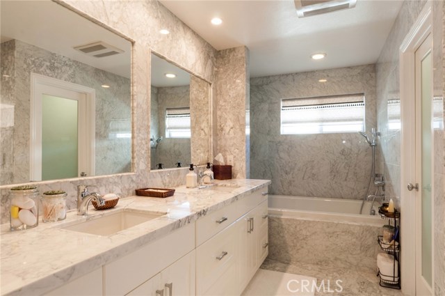 24 Bermuda Court, Manhattan Beach, California 90266, 3 Bedrooms Bedrooms, ,1 BathroomBathrooms,Residential,Sold,Bermuda,SB17026195