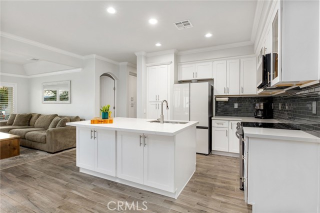 Detail Gallery Image 17 of 72 For 22391 San Joaquin, Canyon Lake,  CA 92587 - 4 Beds | 2/1 Baths