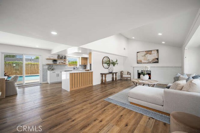 3221 Copa De Oro Drive, Los Alamitos CA: https://media.crmls.org/medias/d5ad7537-cb0f-486e-9bf8-31f930a76b90.jpg
