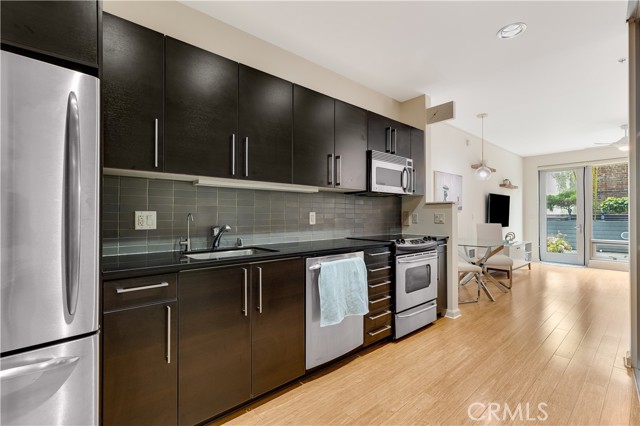 Detail Gallery Image 3 of 7 For 200 2nd St #105,  Oakland,  CA 94607 - 1 Beds | 1 Baths