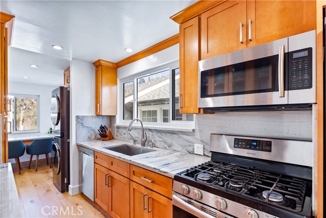 Detail Gallery Image 53 of 66 For 400 17th St, Manhattan Beach,  CA 90266 - 4 Beds | 2 Baths