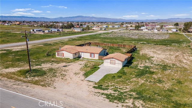 Detail Gallery Image 4 of 38 For 7843 W Avenue F, Lancaster,  CA 93536 - 3 Beds | 2 Baths